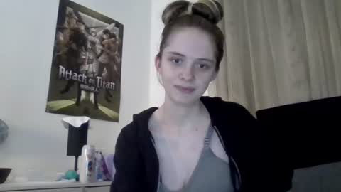 Snapshot of purepetitex1 chatting on 06/17/26, 01:19 roxy online show from 06/17/26, 01:19