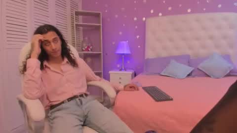 Snapshot of puretemptation_ chatting on 02/09/26, 07:18 Experienced guys online show from 02/09/26, 07:18