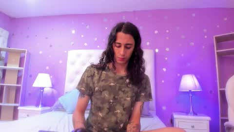 Snapshot of puretemptation_ chatting on 02/22/26, 01:20 Experienced guys online show from 02/22/26, 01:20