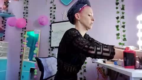 Snapshot of purple2staythnxxx chatting on 10/29/25, 03:25 Purple2StayThnxxx online show from 10/29/25, 03:25