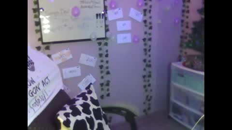 Snapshot of purple2staythnxxx chatting on 11/21/25, 08:51 Purple2StayThnxxx online show from 11/21/25, 08:51