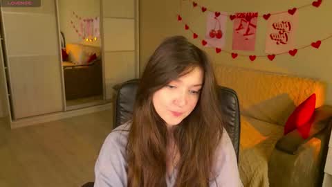 Snapshot of purple_averge chatting on 10/29/25, 05:42 Bella online show from 10/29/25, 05:42