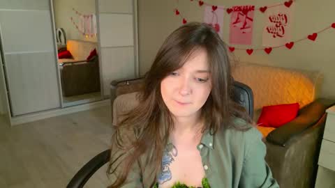 Snapshot of purple_averge chatting on 10/31/25, 05:41 Bella online show from 10/31/25, 05:41