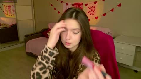 Snapshot of purple_averge chatting on 11/27/25, 05:42 Bella online show from 11/27/25, 05:42