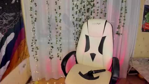 Snapshot of purple_mist chatting on 09/18/25, 04:42 Sofia online show from 09/18/25, 04:42