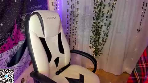 Snapshot of purple_mist chatting on 10/03/25, 02:58 Sofia online show from 10/03/25, 02:58