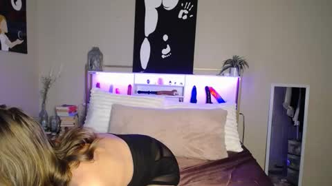 Snapshot of purple_sub chatting on 10/13/25, 02:55 Purple online show from 10/13/25, 02:55