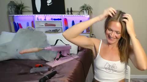 Snapshot of purple_sub chatting on 12/05/25, 05:49 Purple online show from 12/05/25, 05:49