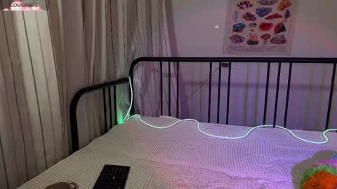 Snapshot of purplebeawer chatting on 09/22/25, 09:50 Francine online show from 09/22/25, 09:50