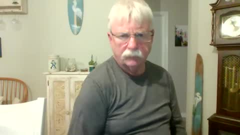 Snapshot of purpleshroom chatting on 02/21/25, 04:18 purpleshroom online show from 02/21/25, 04:18