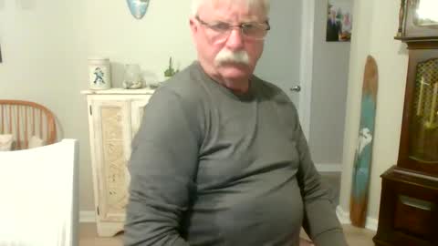 Snapshot of purpleshroom chatting on 02/27/25, 05:13 purpleshroom online show from 02/27/25, 05:13