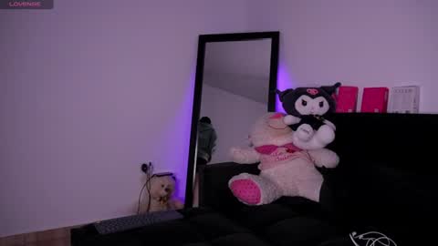 Snapshot of purplesnake_ chatting on 07/22/26, 02:25 Alynn online show from 07/22/26, 02:25