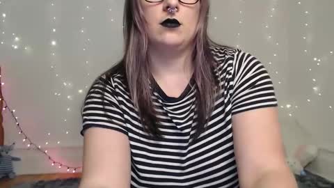 Snapshot of purplevanilla87 chatting on 01/15/25, 02:17 Purple online show from 01/15/25, 02:17