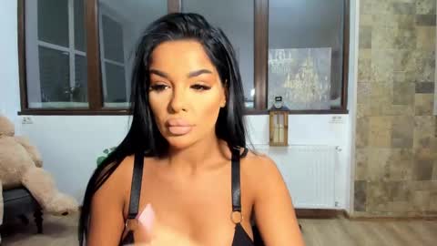 Snapshot of pussydollxx chatting on 02/17/25, 06:37 Andreea online show from 02/17/25, 06:37