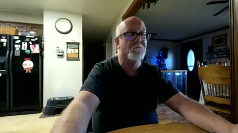 Snapshot of pussylover1365 chatting on 01/29/25, 10:22 pussylover1365 online show from 01/29/25, 10:22