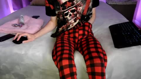 Snapshot of pussylover2182 chatting on 12/12/24, 08:03 pussylover2182 online show from 12/12/24, 08:03