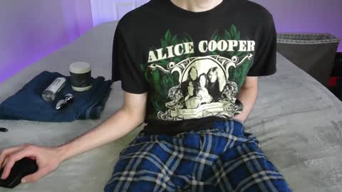 Snapshot of pussylover2182 chatting on 12/23/24, 07:49 pussylover2182 online show from 12/23/24, 07:49