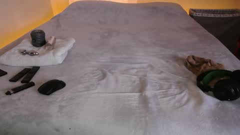 Snapshot of pussylover2182 chatting on 12/28/24, 09:52 pussylover2182 online show from 12/28/24, 09:52