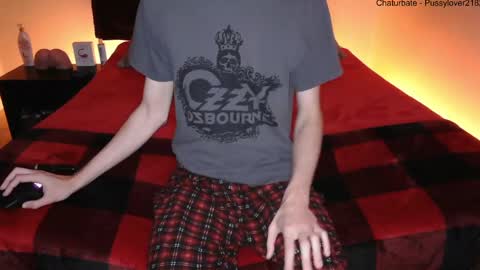 Snapshot of pussylover2182 chatting on 09/22/25, 04:03 pussylover2182 online show from 09/22/25, 04:03