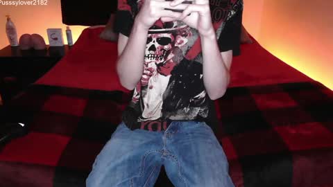 Snapshot of pussylover2182 chatting on 09/24/25, 04:16 pussylover2182 online show from 09/24/25, 04:16