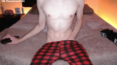 Snapshot of pussylover2182 chatting on 09/27/25, 03:44 pussylover2182 online show from 09/27/25, 03:44