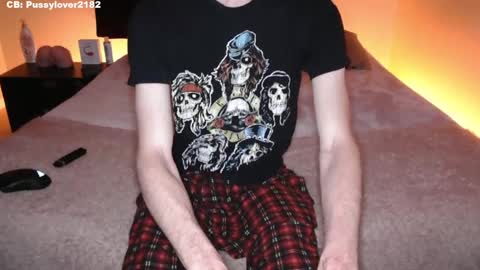 Snapshot of pussylover2182 chatting on 10/03/25, 04:31 pussylover2182 online show from 10/03/25, 04:31