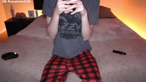 Snapshot of pussylover2182 chatting on 10/04/25, 03:15 pussylover2182 online show from 10/04/25, 03:15