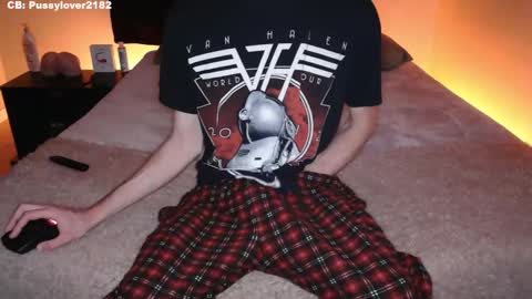 Snapshot of pussylover2182 chatting on 10/06/25, 02:53 pussylover2182 online show from 10/06/25, 02:53