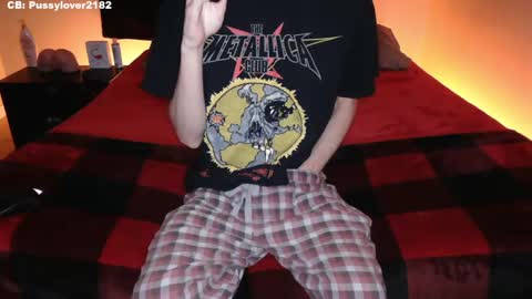 Snapshot of pussylover2182 chatting on 10/09/25, 03:37 pussylover2182 online show from 10/09/25, 03:37