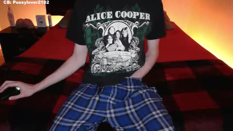 Snapshot of pussylover2182 chatting on 10/27/25, 03:10 pussylover2182 online show from 10/27/25, 03:10