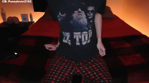 Snapshot of pussylover2182 chatting on 11/10/25, 04:00 pussylover2182 online show from 11/10/25, 04:00