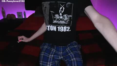 Snapshot of pussylover2182 chatting on 11/12/25, 06:03 pussylover2182 online show from 11/12/25, 06:03