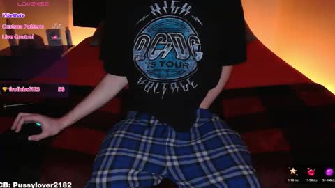 Snapshot of pussylover2182 chatting on 11/19/25, 06:13 pussylover2182 online show from 11/19/25, 06:13