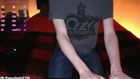 Snapshot of pussylover2182 chatting on 11/22/25, 04:44 pussylover2182 online show from 11/22/25, 04:44