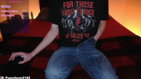 Snapshot of pussylover2182 chatting on 11/24/25, 05:29 pussylover2182 online show from 11/24/25, 05:29