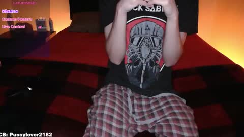 Snapshot of pussylover2182 chatting on 11/25/25, 05:07 pussylover2182 online show from 11/25/25, 05:07