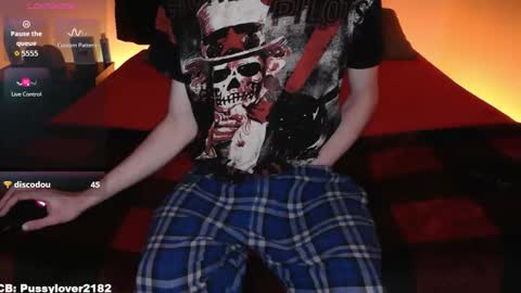 Snapshot of pussylover2182 chatting on 11/29/25, 04:37 pussylover2182 online show from 11/29/25, 04:37