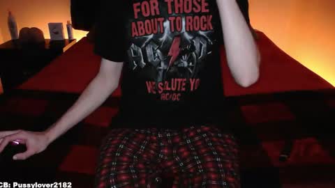 Snapshot of pussylover2182 chatting on 12/04/25, 04:00 pussylover2182 online show from 12/04/25, 04:00