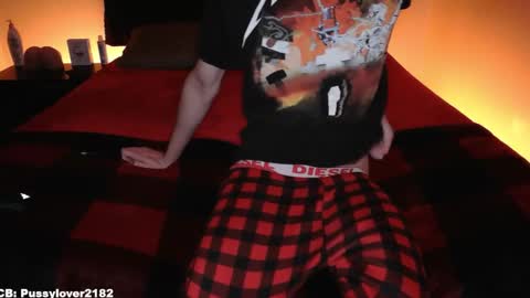 Snapshot of pussylover2182 chatting on 12/05/25, 04:54 pussylover2182 online show from 12/05/25, 04:54