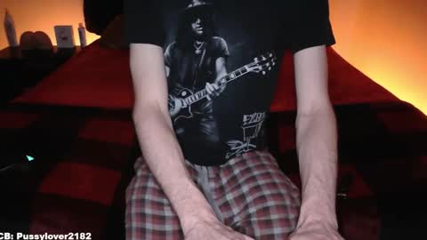 Snapshot of pussylover2182 chatting on 12/17/25, 04:40 pussylover2182 online show from 12/17/25, 04:40