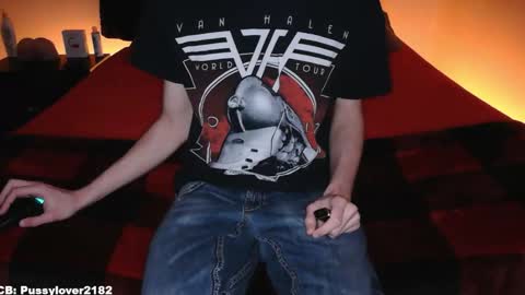 Snapshot of pussylover2182 chatting on 12/18/25, 04:18 pussylover2182 online show from 12/18/25, 04:18