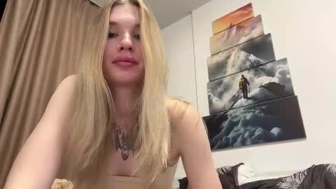 Lina online show from 10/04/25, 09:02