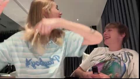 Lina online show from 12/04/25, 07:00