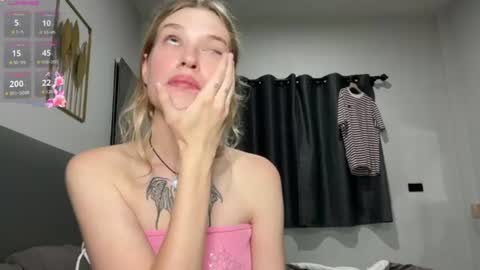 Snapshot of pussymoneywet chatting on 06/15/26, 03:14 Lina online show from 06/15/26, 03:14