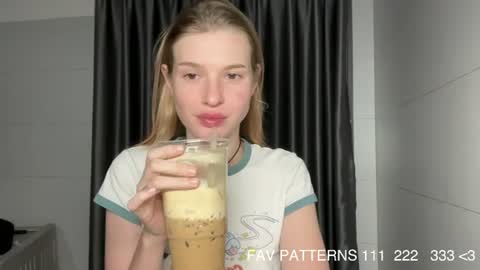 Snapshot of pussymoneywet chatting on 07/12/26, 04:20 Lina online show from 07/12/26, 04:20