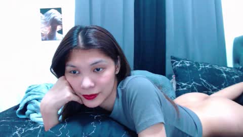 Snapshot of pussywetandwild chatting on 11/17/25, 10:43 LHARA online show from 11/17/25, 10:43