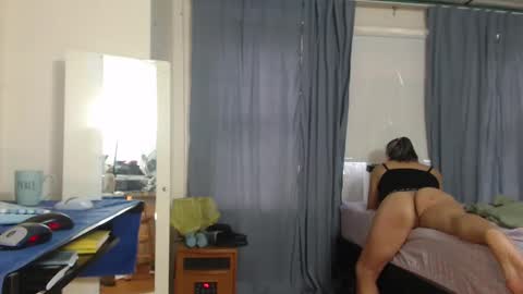 Snapshot of putiputi4u chatting on 05/24/26, 01:05 putiputi4u online show from 05/24/26, 01:05