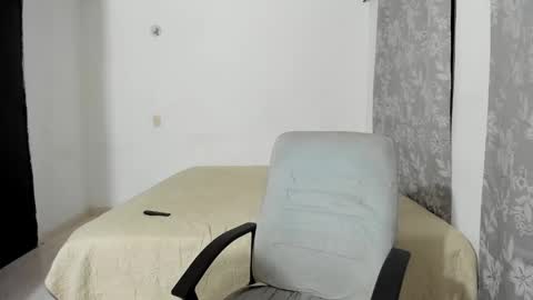 Snapshot of pyke_cum chatting on 01/19/25, 09:22 pyke_cum online show from 01/19/25, 09:22