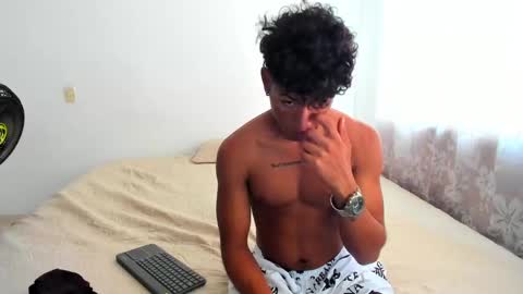 Snapshot of pyke_cum chatting on 02/14/25, 12:25 pyke_cum online show from 02/14/25, 12:25