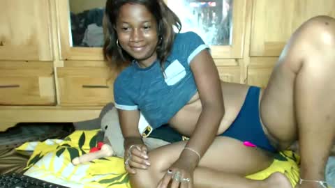 Snapshot of qeen_sexy chatting on 01/31/25, 03:30 queen sexy online show from 01/31/25, 03:30